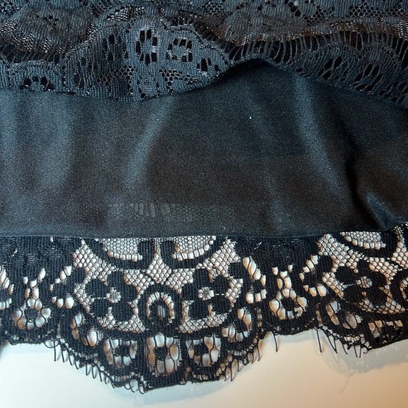 🖤BANANA REPUBLIC BLACK LACE OVER BLACK SHELL TOP SIZE SMALL🖤 - Picture 14 of 16